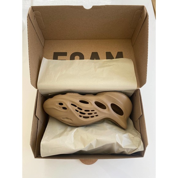 Yeezy Foam Runners Clay Taupe size 9